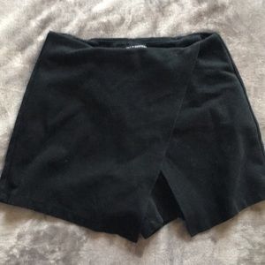 Black skort